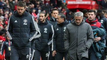El entrenador del Manchester United, José Mourinho, con su hijo y Michael Carrick.