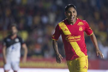 Luego de dos derrotas consecutivas, Morelia venció 2-1 a Lobos BUAP en el arranque de la fecha ocho del torneo. El equipo de Roberto Hernández volvió a mostrar el buen juego que le conocemos desde hace un par de temporadas y se llevó los tres puntos ante unos ‘Licántropos’ que siguen batallando mucho para obtener resultados perdiendo de nueva cuenta y teniendo cada vez más apuro en el tema porcentual.