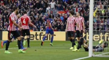 Paco Alcácer celebra el 1-0.