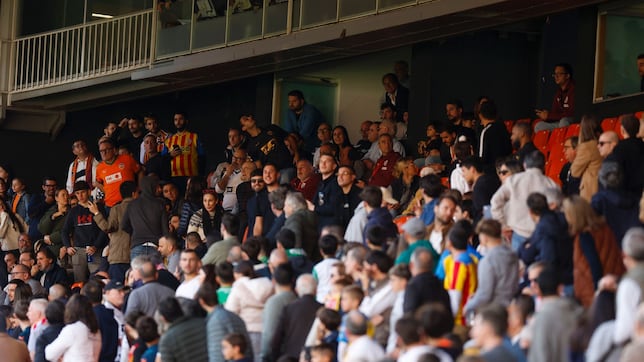 El partido se ha detenido por una ‘indisposición’ en la grada