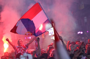 Soccer Football - World Cup - Semi-Final - Croatia v England - Zagreb, Croatia - July 11, 2018. Croatia's fans watch the broadcast of the World Cup semi-final match between Croatia and England in the fan zone. REUTERS/Antonio Bronic