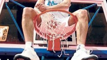 <b>UN LÍDER. </b>Pablo Prigioni celebra la Copa del Rey de Madrid.
