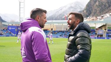 Paulo Pezzolano y Eder Sarabia, antes del Andorra - Real Valladolid.