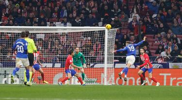1-1. Centro de Luis Milla, control Mason Greenwood,  dispara, despeja Jan Oblak y Borja Mayoral remata de cabeza el rechace y manda el balón a la red.