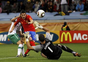 En los octavos de final volvió a ser decisivo tras marcar el único tanto ante Portugal que nos dio el pase a los cuartos de final del Mundial 2010.