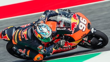 Daniel Holgado durante la clasificación de Moto3 en el GP de Italia.