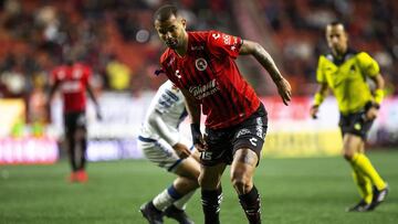 Boca ofrece a Sebastián Pérez en la negociación por Cardona