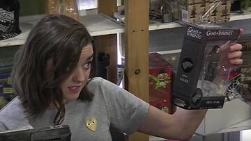 Maisie Williams se convirtió en dependienta para gastar una broma de cámara oculta a fans de 'Juego de tronos'.