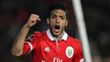 El delantero mexicano anotó su quinto gol de la temporada liguera con Las Águilas en el campeonato de Portugal frente al Vitoria Setúbal de la jornada 29