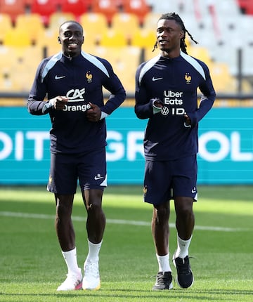 Ferland Mendy, junto a Camavinga, en un entrenamiento de la selección francesa en Clairefontaine. 