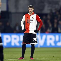 Santiago Giménez anota en semifinales de la copa neerlandesa