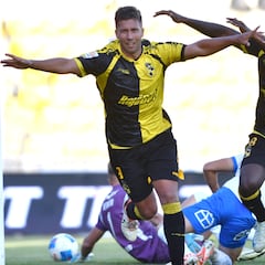 La jugada que desnudó a la Católica de Tiago Nunes: el DT la tuvo que ver por televisión