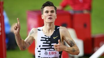 Lausanne (Switzerland Schweiz Suisse), 30/06/2023.- Jakob Ingebrigtsen of Norway celebrates after winning the 1500m Men race during the World Athletics Diamond League Athletissima athletics meeting at the Stade Olympique de la Pontaise in Lausanne, Switzerland, 30 June 2023. (1500 metros, 1500 metros, Noruega, Suiza, Estados Unidos) EFE/EPA/LAURENT GILLIERON
