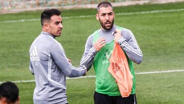 Alberto Perea, en un entrenamiento del C&aacute;diz, junto a Jurado.