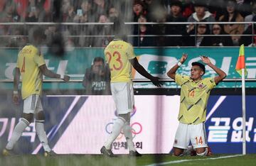 A sus 22 años y dos meses, Luis Díaz logró marcar su primer tanto con Selección el 29 de marzo de 2019, en un amistoso internacional ante Corea del Sur, que terminó 2-1 a favor de los asiáticos.