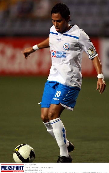 Action photo of Ramon Nunez of Cruz Azul, during game of the Liga de Campeones CONCACAF 2009/10./Foto de accion de Ramon Nunez de Cruz AZul, durante juego de la Liga de Campeones CONCACAF 2009/10. 20 October 2009.