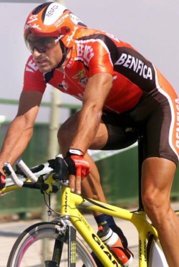 Los españoles Melchor Mauri y Abraham Olano junto a los suizos Tony Rominger y Alex Zülle son los ciclistas más victorias en etapas contrarreloj. Han ganado un total de seis etapas en la Vuelta a España respectivamente. En la imagen Melchor Mauri en la edición de 1999.