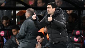 Soccer Football - Premier League - AFC Bournemouth v Tottenham Hotspur - Vitality Stadium, Bournemouth, Britain - December 5, 2024 AFC Bournemouth manager Andoni Iraola reacts REUTERS/Dylan Martinez EDITORIAL USE ONLY. NO USE WITH UNAUTHORIZED AUDIO, VIDEO, DATA, FIXTURE LISTS, CLUB/LEAGUE LOGOS OR 'LIVE' SERVICES. ONLINE IN-MATCH USE LIMITED TO 120 IMAGES, NO VIDEO EMULATION. NO USE IN BETTING, GAMES OR SINGLE CLUB/LEAGUE/PLAYER PUBLICATIONS. PLEASE CONTACT YOUR ACCOUNT REPRESENTATIVE FOR FURTHER DETAILS..