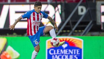 Chofis López durante un partido con Chivas