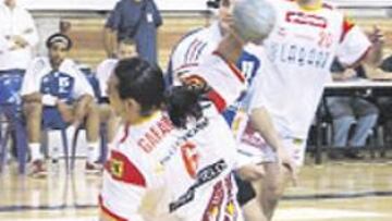 <b>ACTIVO. </b>Garabaya se mostró muy luchador en los seis metros.