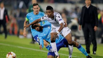 Soccer Football - Europa League - Vitoria S.C. vs Olympique de Marseille - Estadio D. Afonso Henriques, Guimaraes, Portugal - November 2, 2017   Vitoria&rsquo;s Heldon in action with Marseille&#039;s Jordan Amavi                    REUTERS/Miguel Vidal