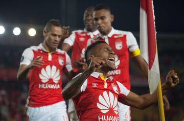 Santa Fe venció 3-0 a Santiago Wanderers y pasó a la fase de grupos de la Copa Libertadores tras el 5-1 en el marcador global.