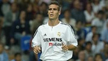 <B>ANTE EL SEVILLA</b>. Olalla podría debutar en Liga con el Real Madrid debido a la baja por sanción de Michel Salgado.