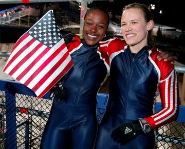 Pese a ser muy desconocido el bobsleigh tambin fue disciplina olmpica. Su turno fue en los JJOO de 2002 en Salt Lake City. En imagen las estadounidenses Jill Bakken y Vonetta Flowers celebrando su victoria en las olimpiadas.