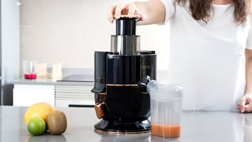 Prepara batidos detox, zumos o smoothies con esta licuadora Cecotec con dos velocidades y un 46% de descuento