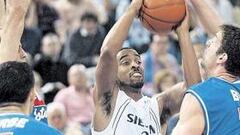 Zarpazo del Madrid en un derby apasionante