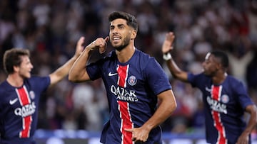 Paris (France), 23/08/2024.- Paris Saint Germain's Marco Asensio (C) celebrates scoring the 2-0 lead during the French Ligue 1 soccer match between Paris Saint Germain and Montpellier HSC at Parc des Princes Stadium in Paris, France, 23 August 2024. (Francia) EFE/EPA/CHRISTOPHE PETIT TESSON