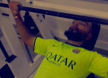 Nawfal Arjaz entrena con la camiseta de Barcelona.