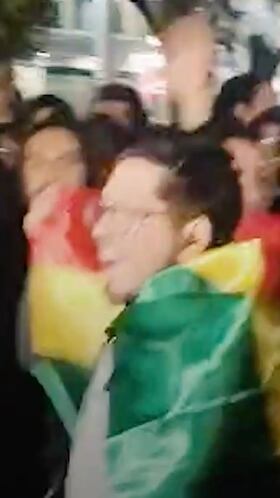 Se viraliza un insólito video en Bolivia: los hinchas se acuerdan de Chile y le cantan así