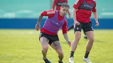 Chimy &Aacute;vila entrenando con el grupo en Tajonar.