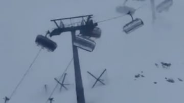Telesilla en la estación de esquí de Breuil-Cervinia (Italia), con mucho viento.