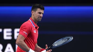 Novak Djokovic durante el partido con Alex De Miñaur en Australia.