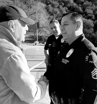 Bruce Willis hace su primera aparición pública desde su retiro: un breve momento que hace sonreír a miles de fans