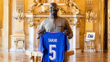 Mamadou Sakho, con su camiseta de la selección de Francia.