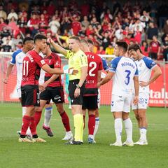 Fer Medrano regresa lesionado