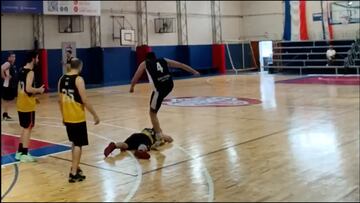 Está expulsado de por vida de la liga: vean una de las acciones más antideportivas vistas en el deporte