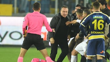 Three people were arrested after a referee in Turkey was punched by Ankaragucu president Faruk Koca. Ex Premier League official Peter Walton had thoughts.