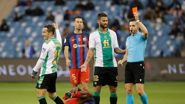 El centrocampista mexicano fue expulsado al final del segundo tiempo extra de la semifinal de la Supercopa de España entre el FC Barcelona y el Real Betis.