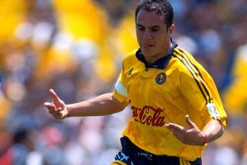 En el Torneo Invierno 1998 anotó 16 goles con la camiseta del América, para convertirse en el mejor romper redes del torneo mexicano.