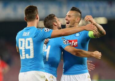 Napoli's Milik faces months out with cruciate ligament injury