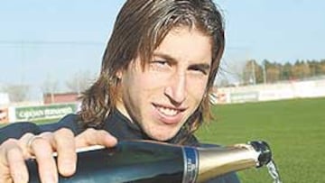 <b>FELIZ DESPEDIDA DE AÑO. </b>Sergio Ramos se despide de 2004 con un sabor a triunfo.