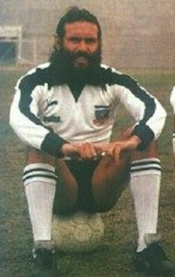 El exótico delantero brasileño jugó sólo los últimos 45 minutos del duelo que Colo Colo perdió 2-0 ante la U el 25 de noviembre de 1984.