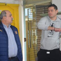 Pablo Aguilar hace donación al equipo donde debutó