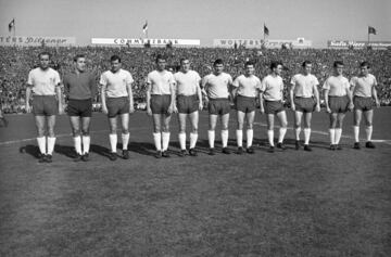 En contraposici車n del M迆nich 1860, que lucha por ascender a Segunda, nos encontramos al Eintracht Braunschweig, que lo hace por no descender a la tercera categor赤a alemana, tras haber logrado el ascenso el curso anterior. Durante los 迆ltimos 37 a?os ha estado vagando entre la segunda, tercera y cuarta categor赤a, salvo una aparici車n fulgurante en la 2013-14 en la Bundesliga, que s車lo dur車 esa temporada. La 谷poca dorada del club se produjo durante la d谷cada de los 60 y principios de los 70, cuando se hicieron con su 迆nica Liga (1966-67). Como curiosidad cabe destacar que el Eintracht Braunschweig fue el primer equipo de Alemania en introducir publicidad en sus camisetas.