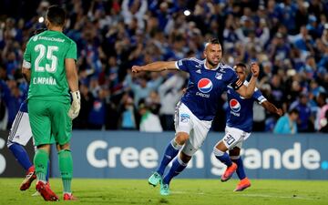 Independiente empató gracias al gol de Emmanuel Gigliotti y Andrés Cadavid puso arriba a Millonarios. Al final, fue 1-1 en Bogotá. El equipo azul está obligado a ganar en Sao Paulo ante Corinthians.