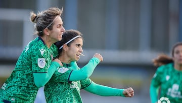 Alba Redondo y Andonova celebran un gol del Levante al Alavés en Liga F.